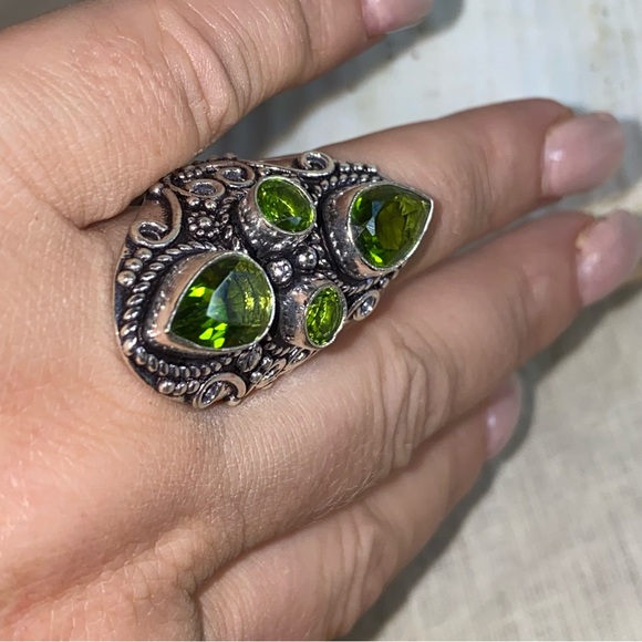 Gorgeous Peridot multi-gem cluster statement Renaissance ring - Picture 4 of 12